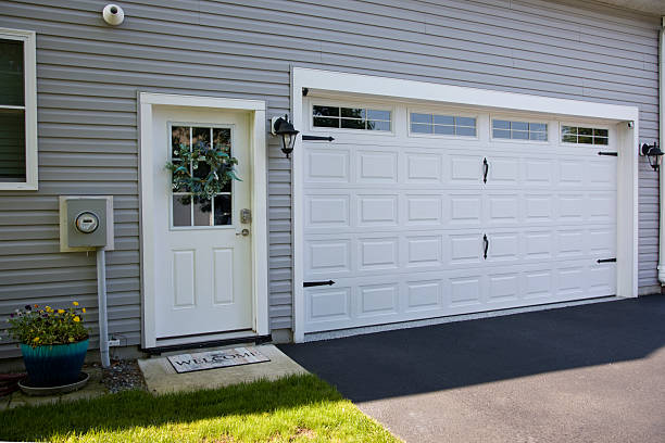 24/7 Emergency Garage Door Panel Replacement experts in Rotonda, FL